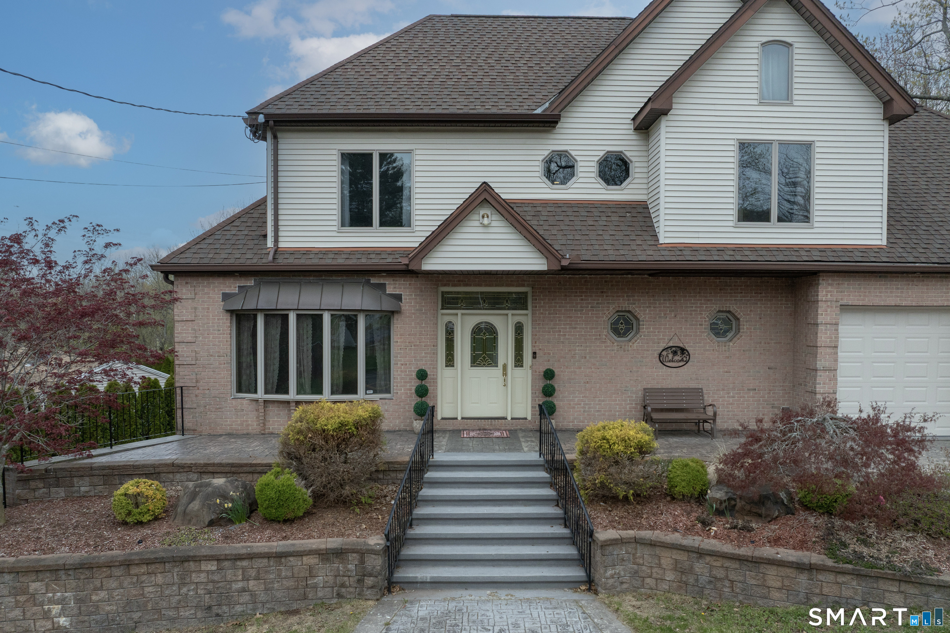 4400 Sq Ft of a Stately Home Built in 2000