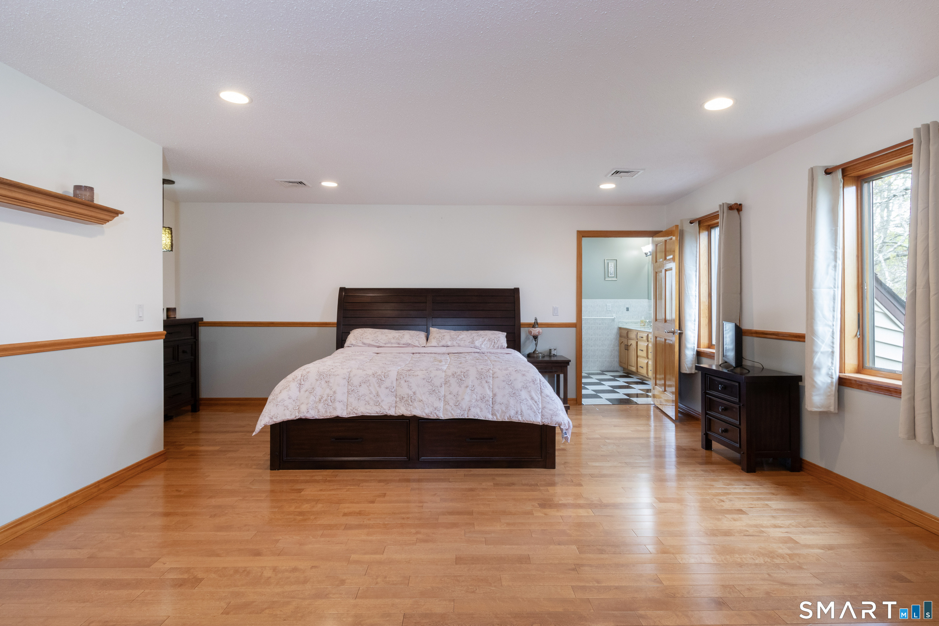 113 Pinnacle Road Plainville, CT 06062 - Photo 24 of 36 The oversized room makes a king-sized bed look small