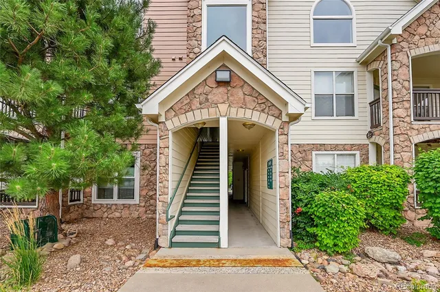 a view of a house with entryway and stairs