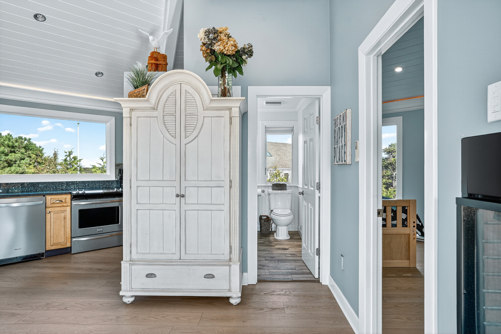 76 Washque Avenue Edgartown, MA 02539 - Photo 27 of 50 a view of livingroom with furniture