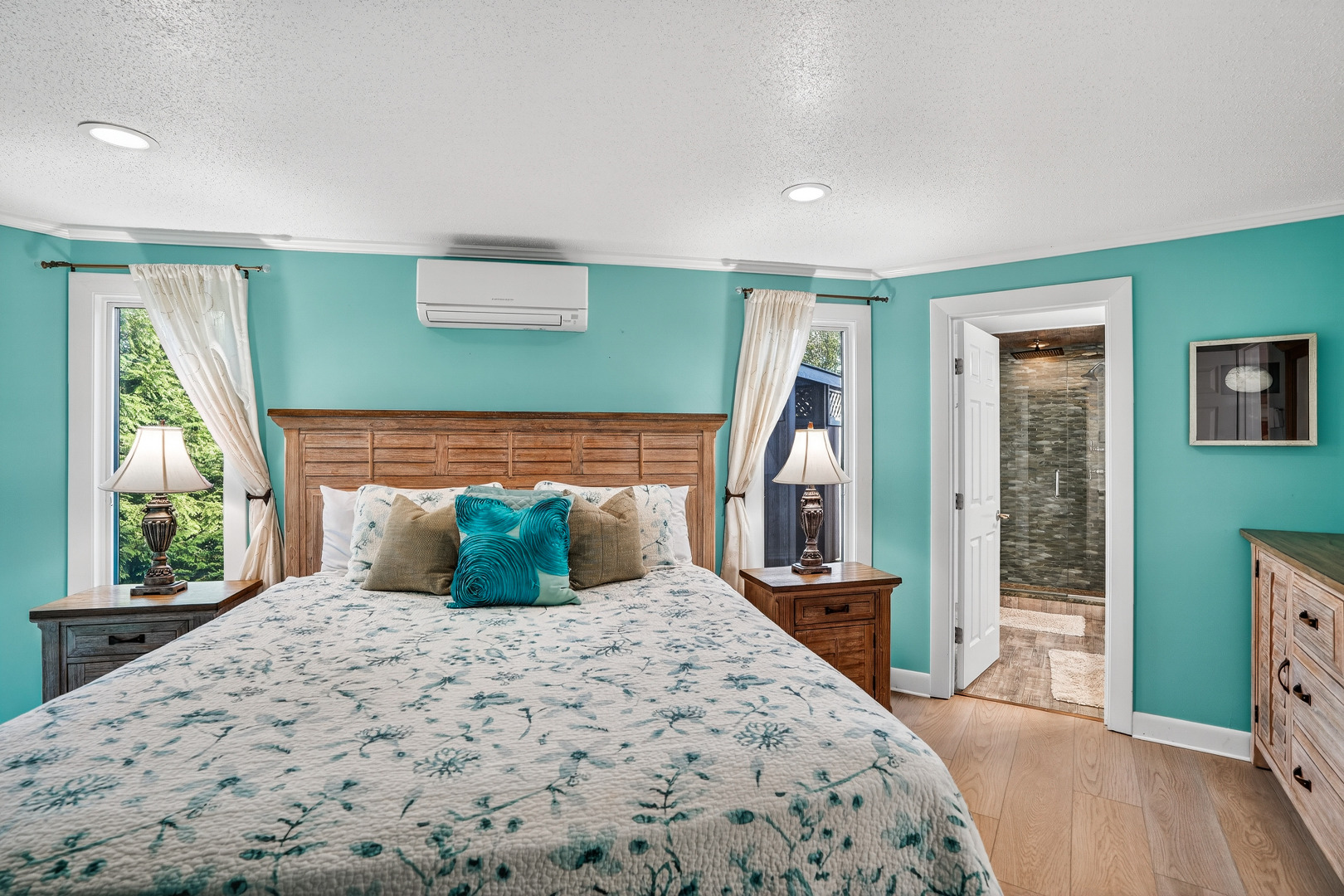 76 Washque Avenue Edgartown, MA 02539 - Photo 33 of 50 a bedroom with a large bed and a large window