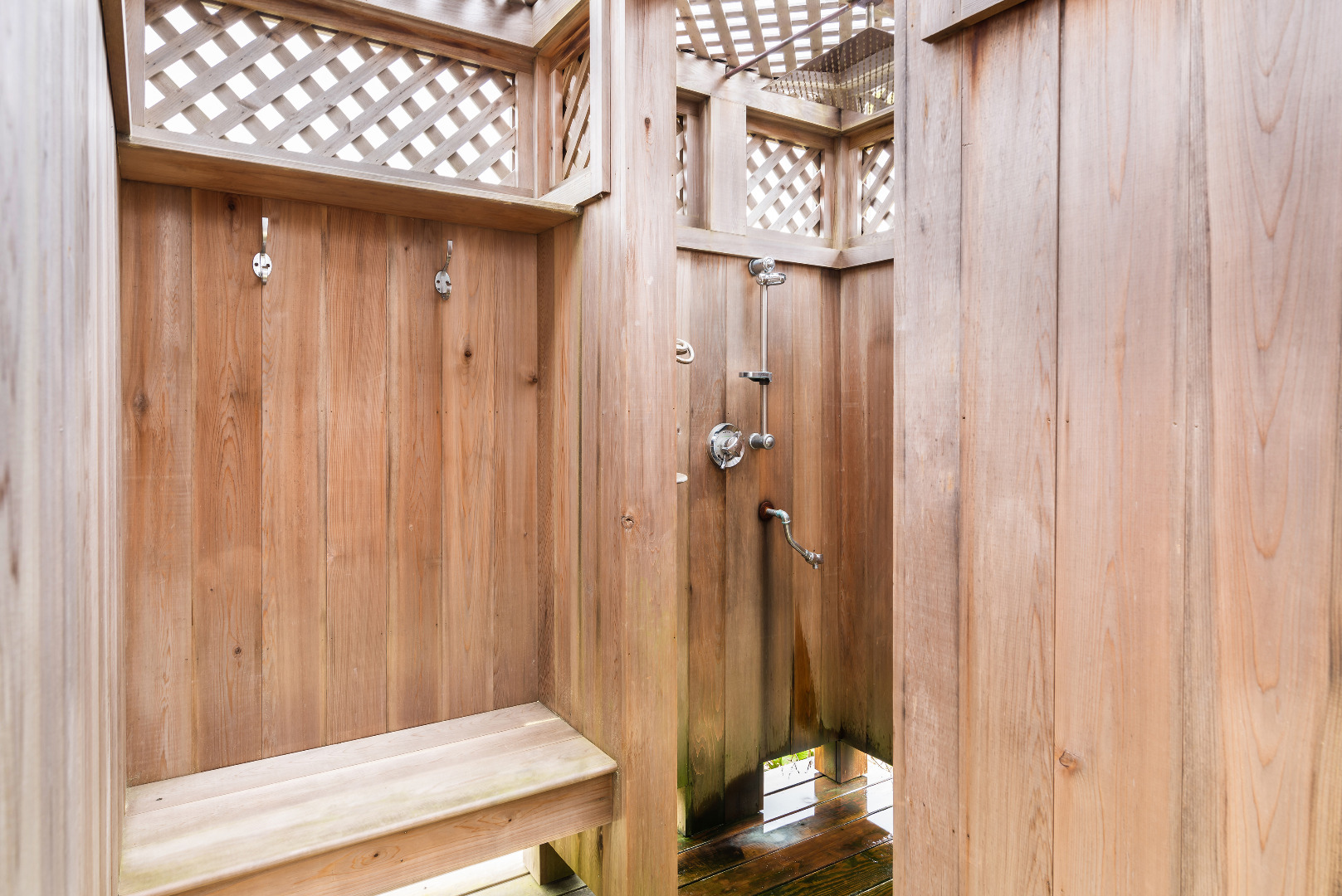76 Washque Avenue Edgartown, MA 02539 - Photo 36 of 50 a view of balcony with hallway