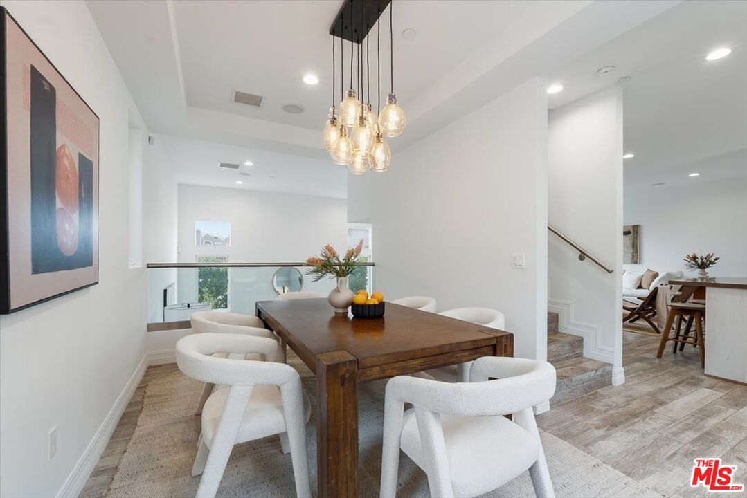 11947 Riverside Drive Valley Village, CA 91607 - Photo 9 of 24
