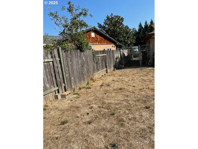 a view of a backyard of the house