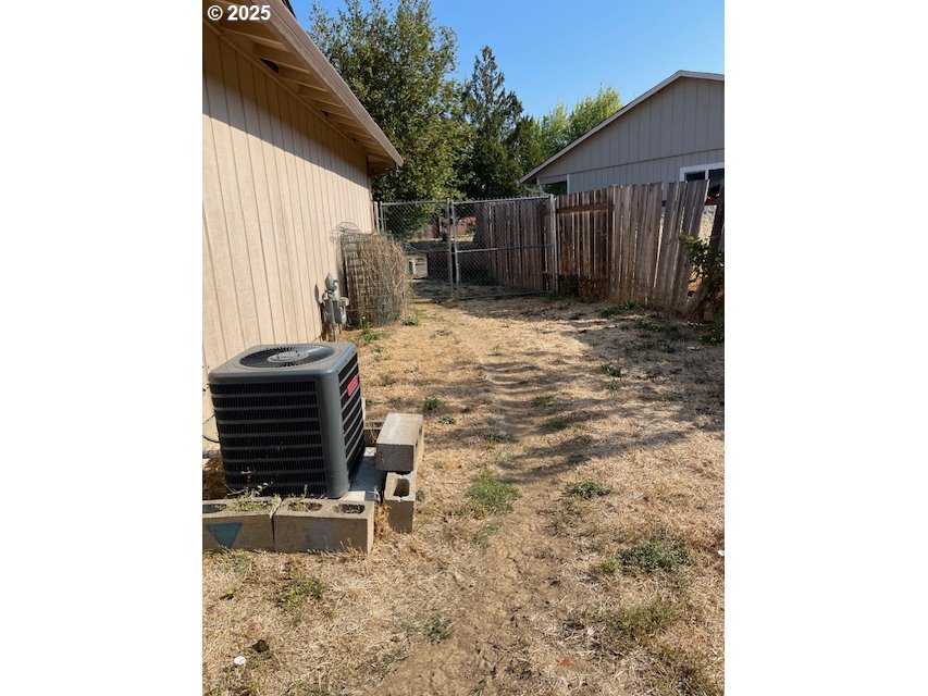 353 Donald Terrace Myrtle Creek, OR 97457 - Photo 6 of 18 a room with a bench and trees