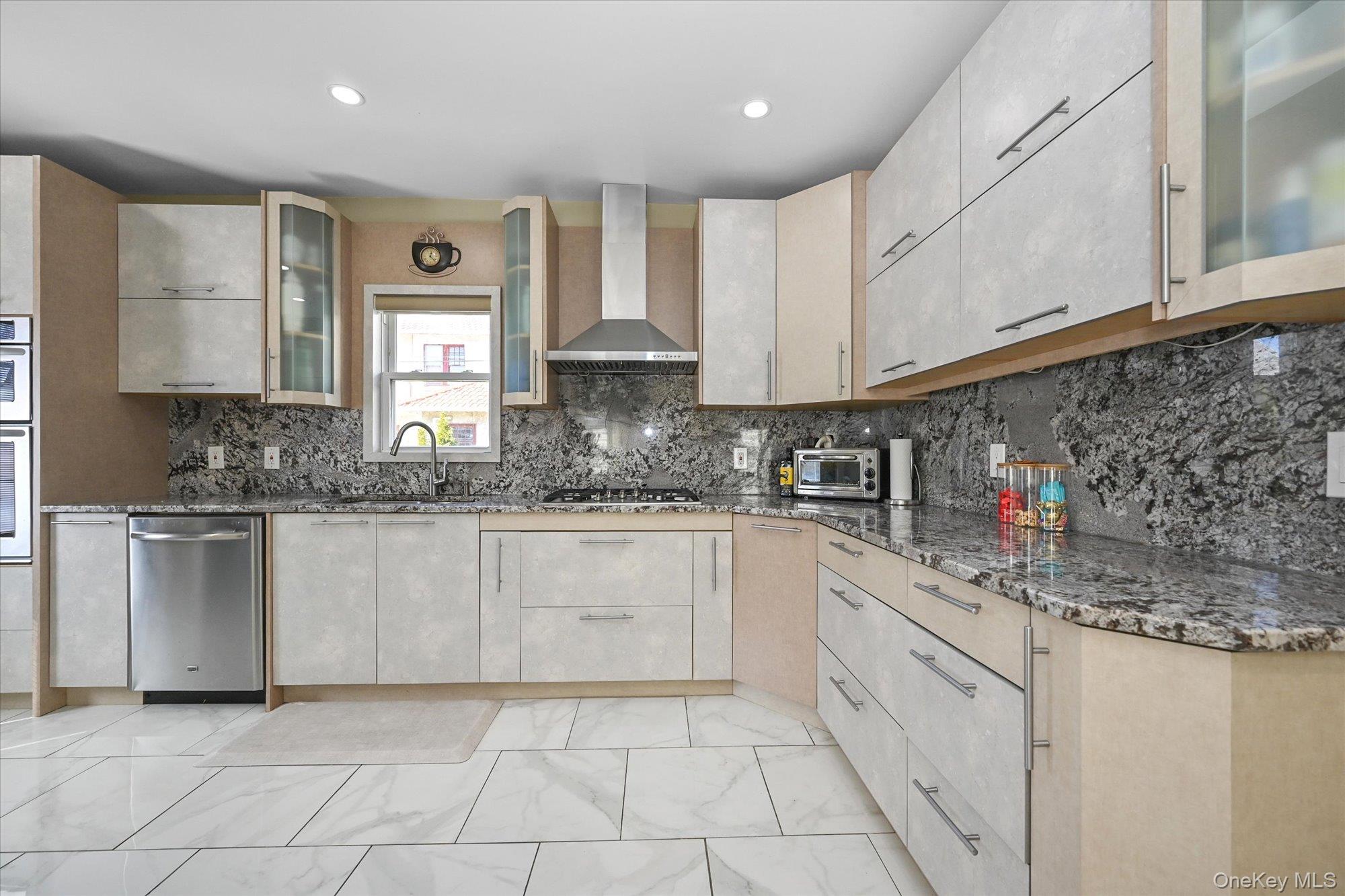 85-16 Abingdon Road Queens, NY 11415 - Photo 6 of 22