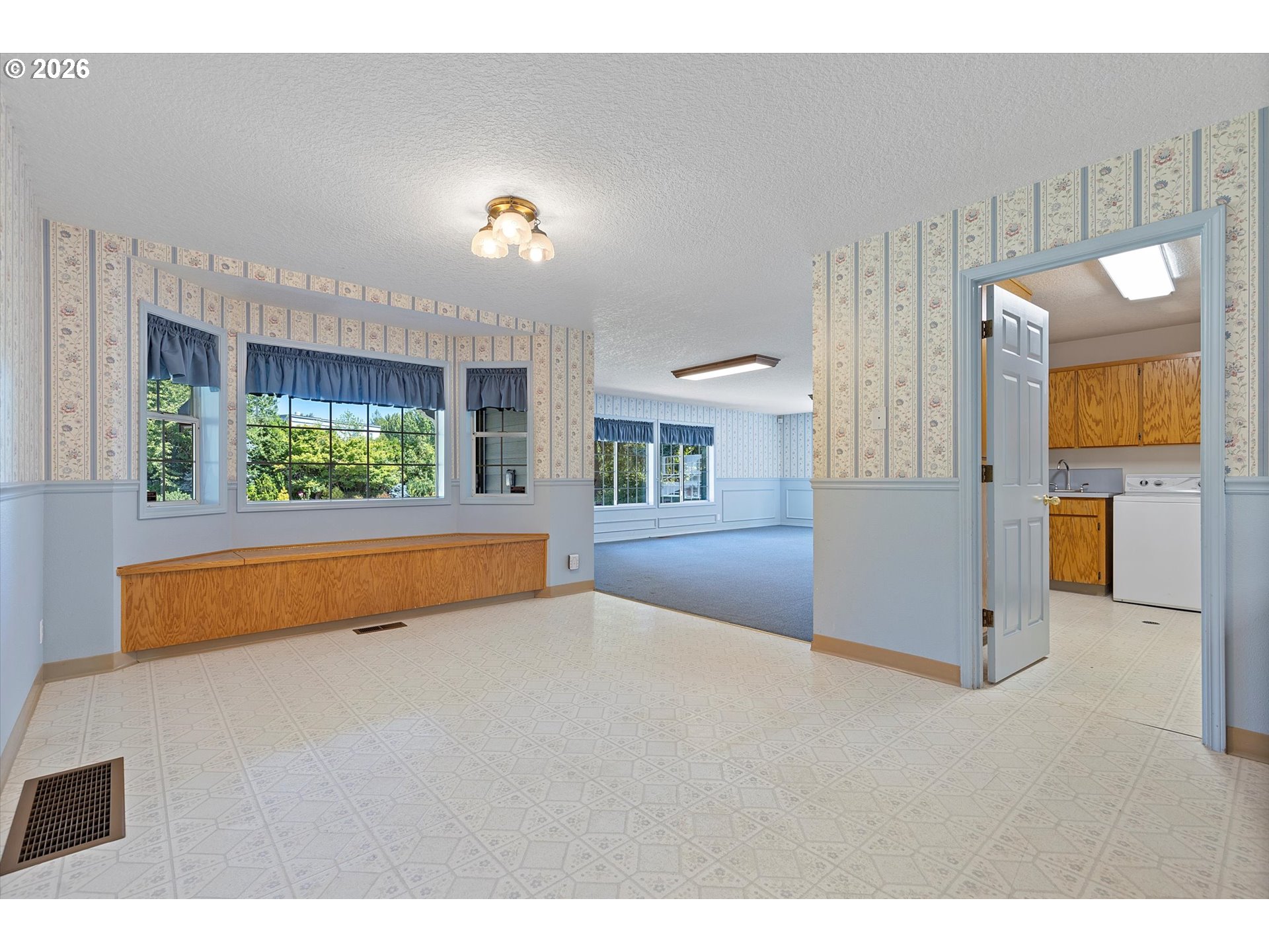 339 Northeast South Shore Road Portland, OR 97211 - Photo 10 of 48 Gallery Image 10