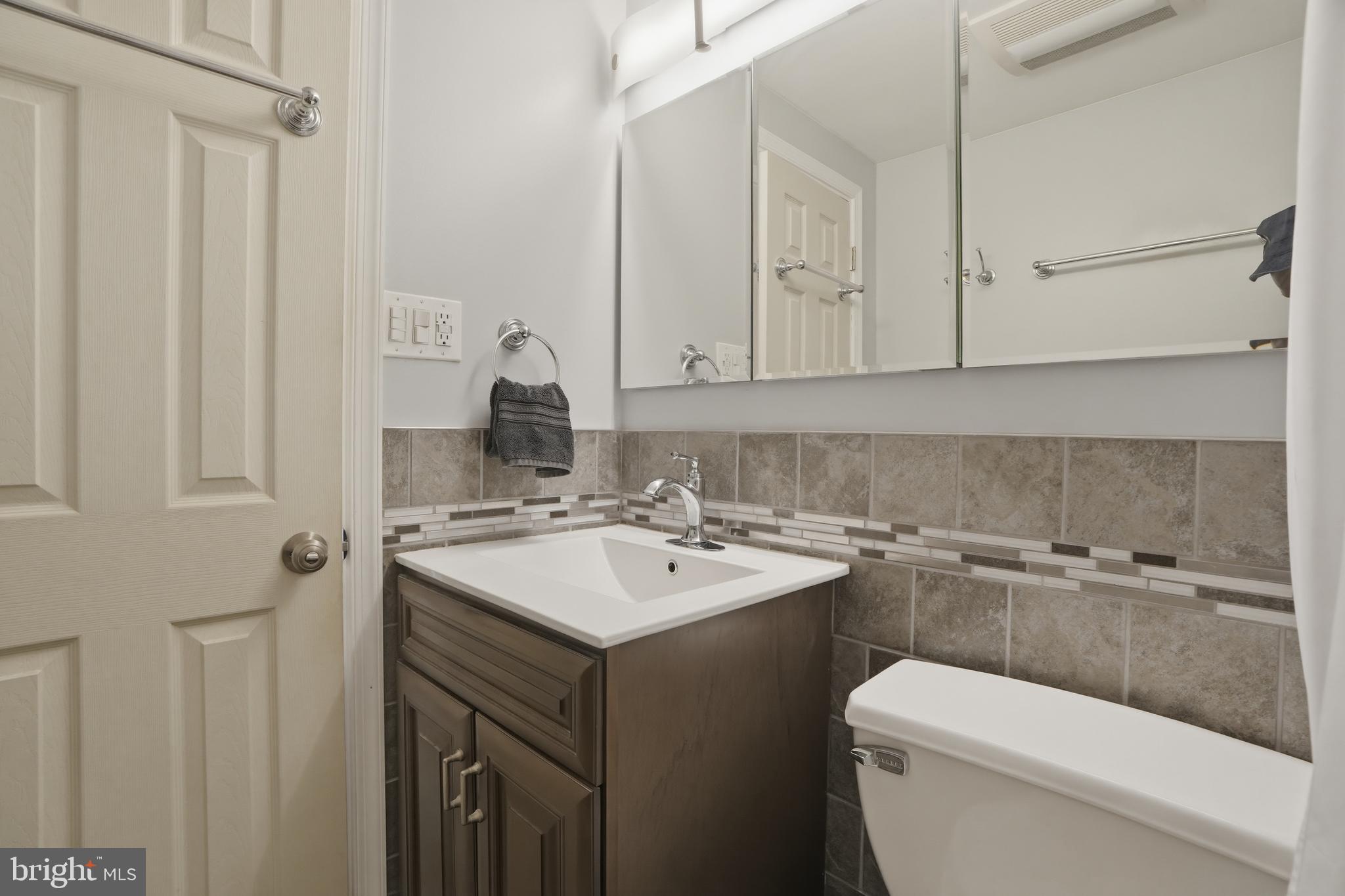 9 Violet Road Levittown, PA 19057 - Photo 34 of 47 Second Level Hall Bath