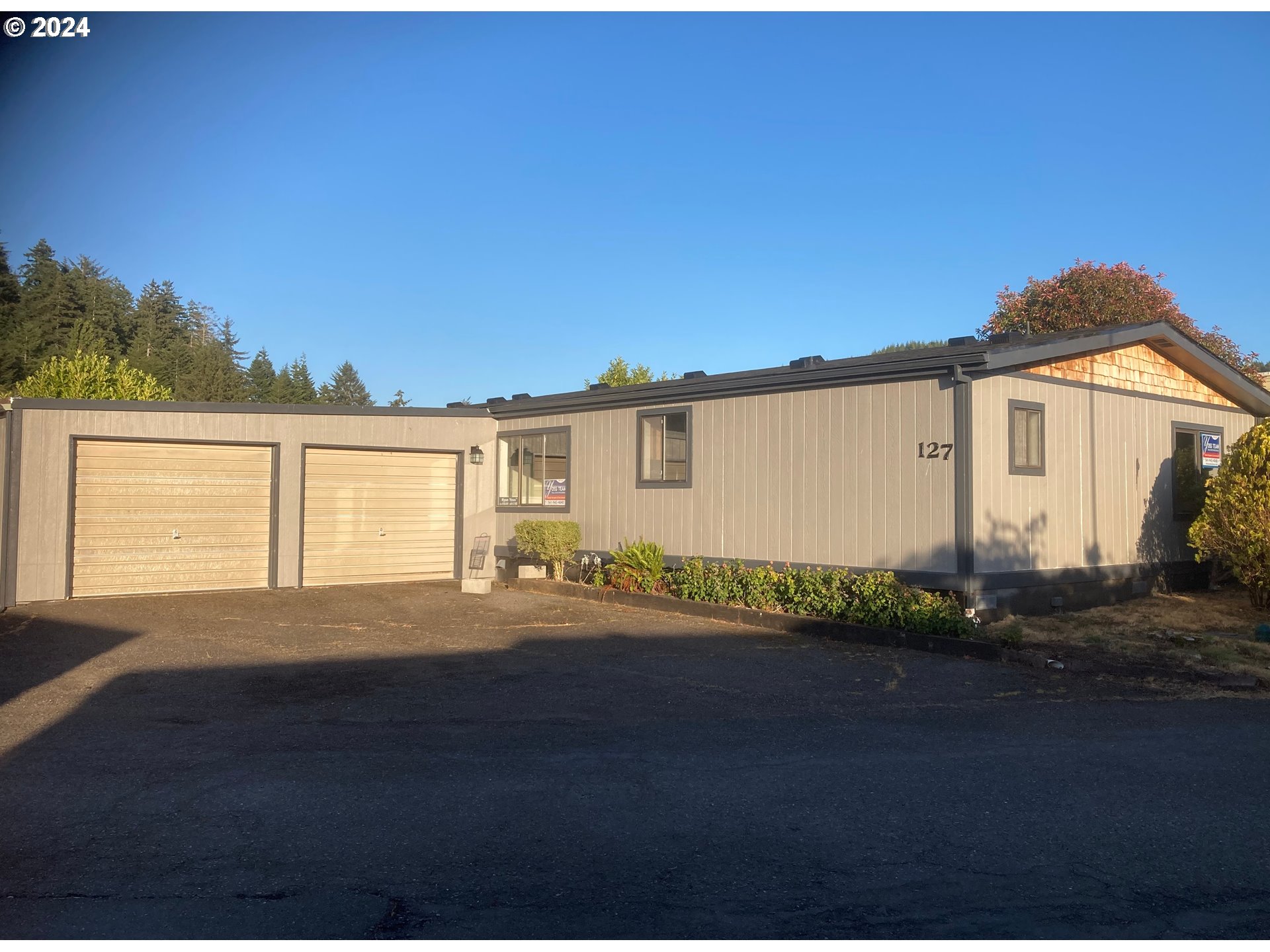 100 River Bend Road, Unit 127 Reedsport, OR 97467 - Photo 12 of 21 a front view of a house with a garden
