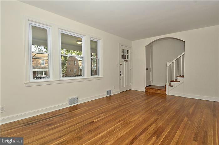 1907 Ridge Place Southeast Washington, DC 20020 - Photo 6 of 13 Living Room