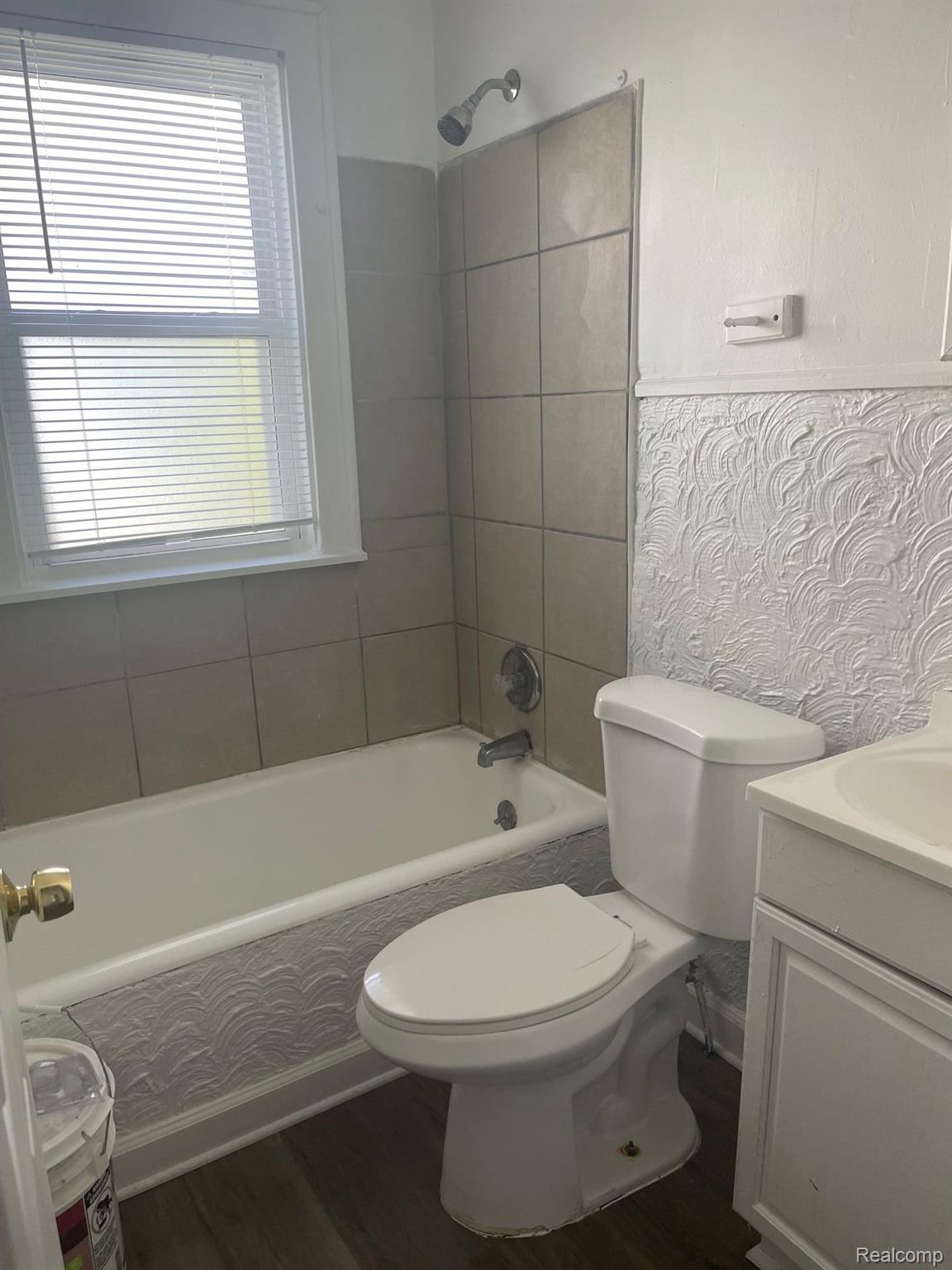 637 East Kennett Road Pontiac, MI 48340 - Photo 10 of 11 Gallery Image 10