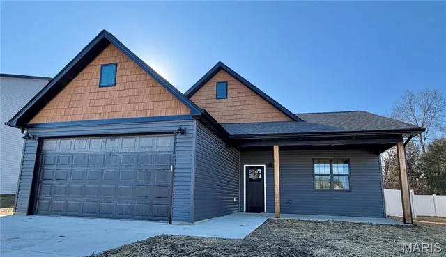 $291,500 | 207 Jimmy H Drive, Jonesburg, MO 63351