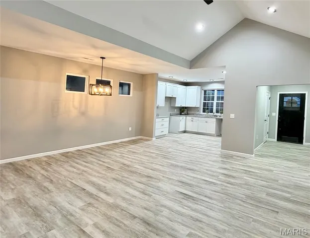 $291,500 | 207 Jimmy H Drive, Jonesburg, MO 63351