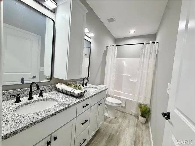 $291,500 | 207 Jimmy H Drive, Jonesburg, MO 63351