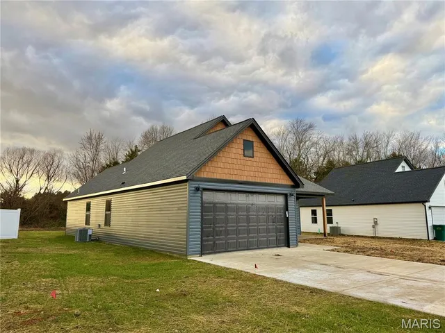 $291,500 | 207 Jimmy H Drive, Jonesburg, MO 63351