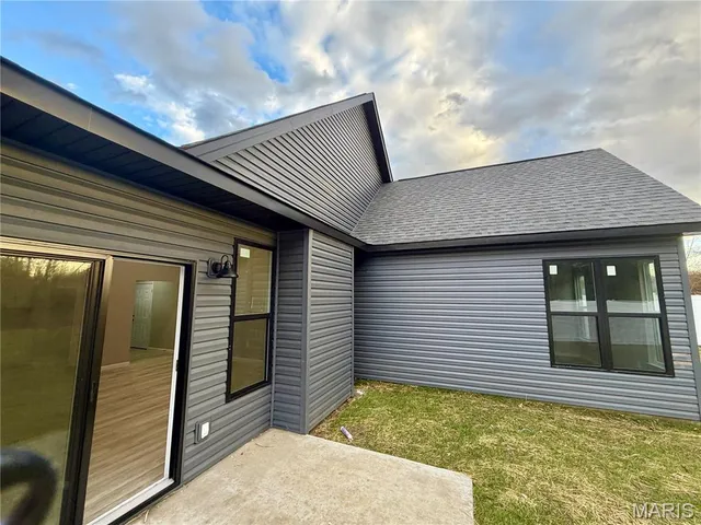 $291,500 | 207 Jimmy H Drive, Jonesburg, MO 63351