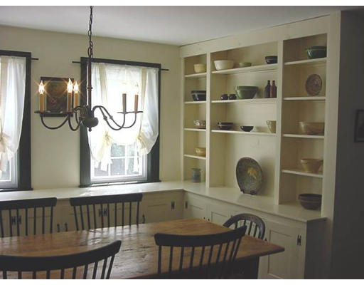32 Hopkinton Road Westborough, MA 01581 - Photo 5 of 16 Gallery Image 5