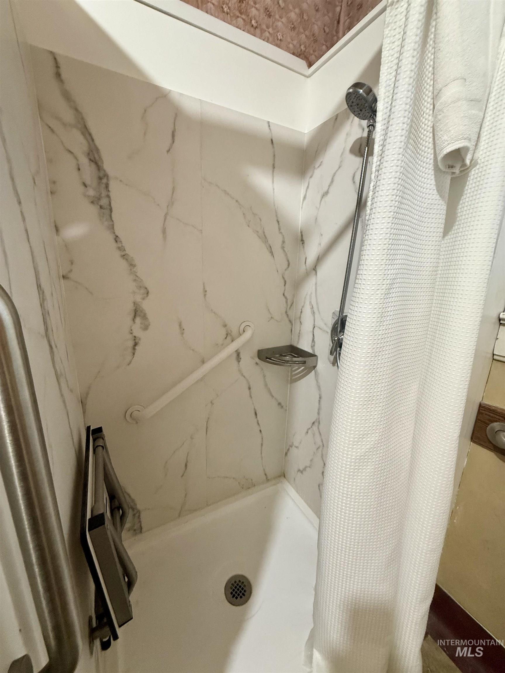 1368 Chestnut Street Clarkston, WA 99403 - Photo 15 of 25 Bathroom featuring a marble finish shower