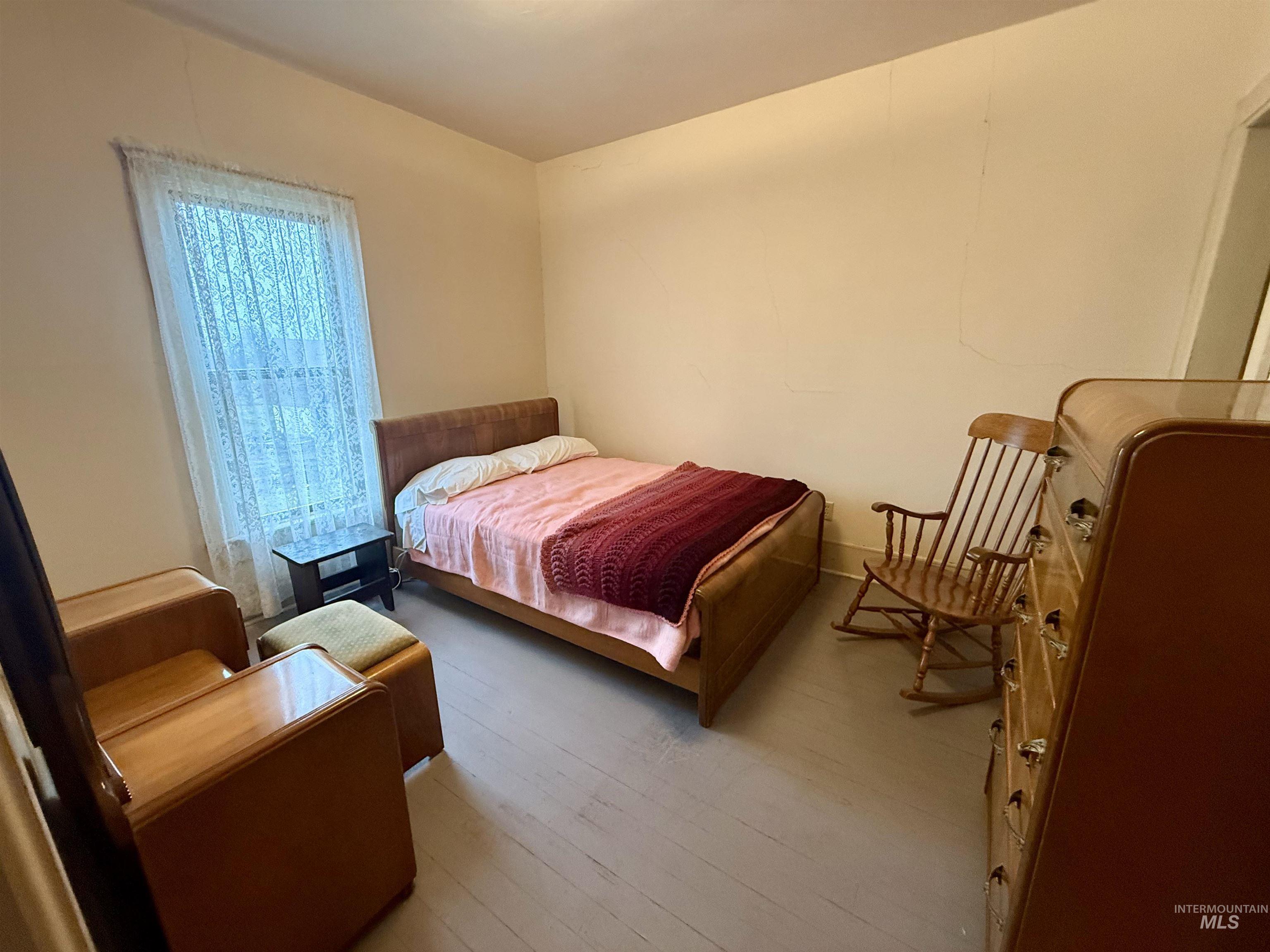 1368 Chestnut Street Clarkston, WA 99403 - Photo 23 of 25 Bedroom with wood finished floors
