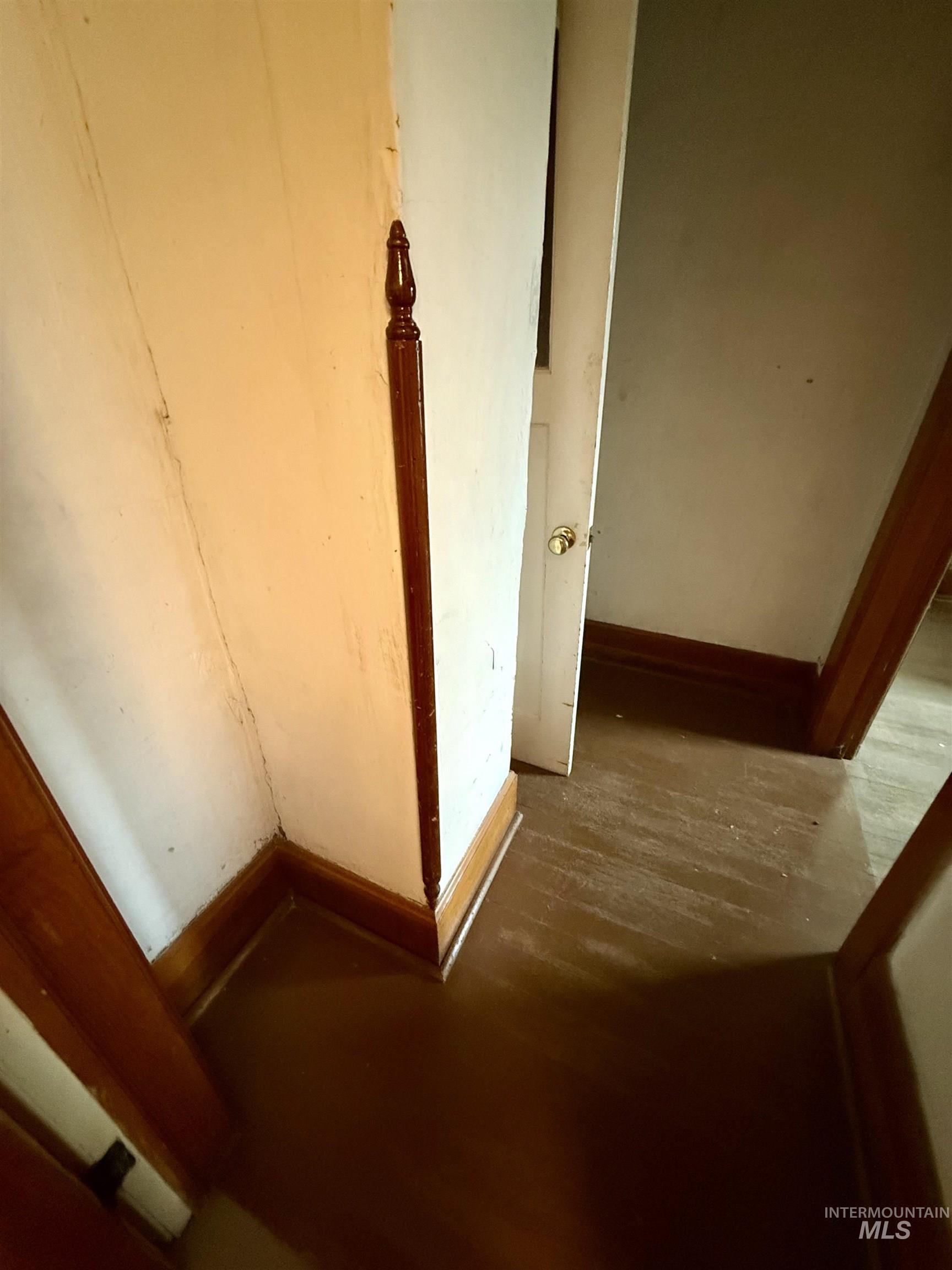 1368 Chestnut Street Clarkston, WA 99403 - Photo 24 of 25 Corridor with baseboards