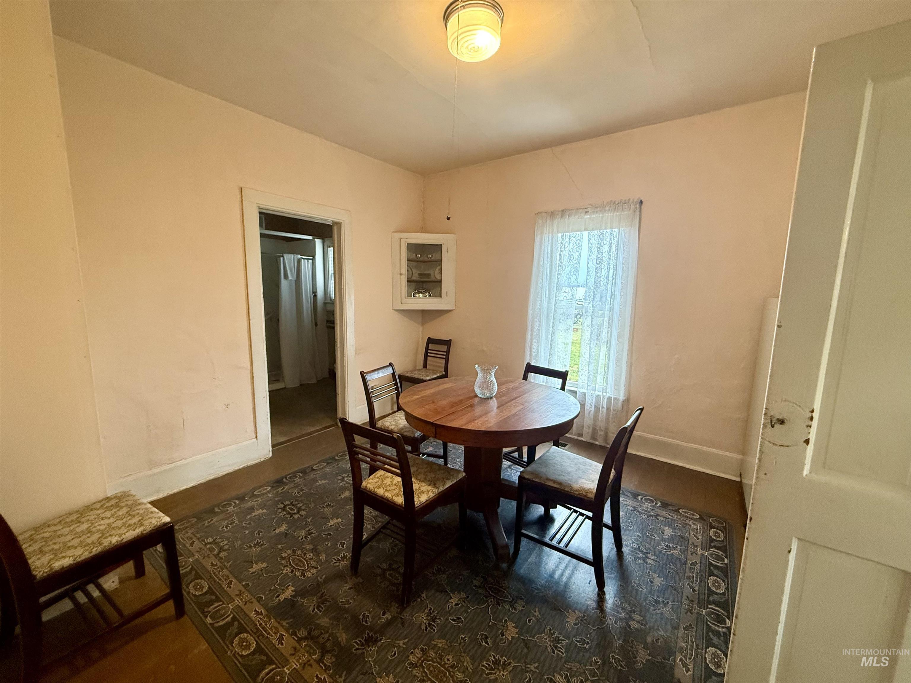 1368 Chestnut Street Clarkston, WA 99403 - Photo 9 of 25 Dining space featuring baseboards