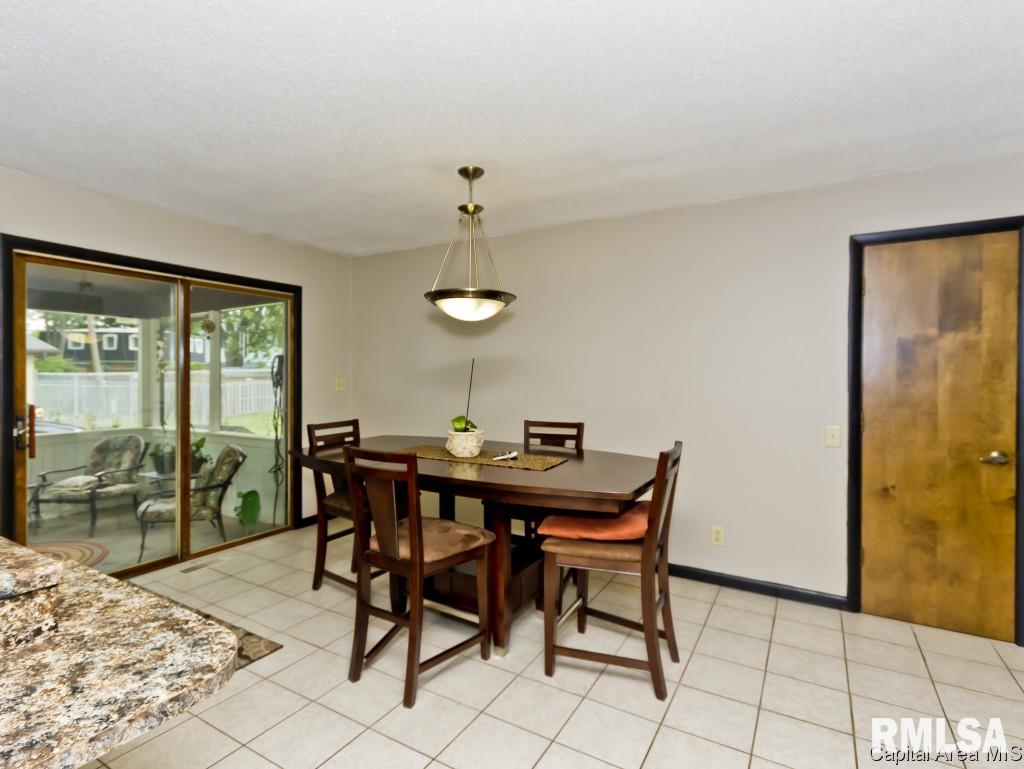 2225 Keokuk Road Springfield, IL 62702 - Photo 8 of 36