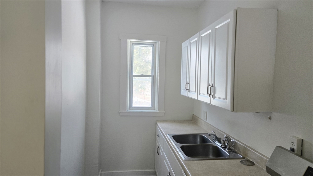 29 Beech Street, Unit 1 Fitchburg, MA 01420 - Photo 14 of 25