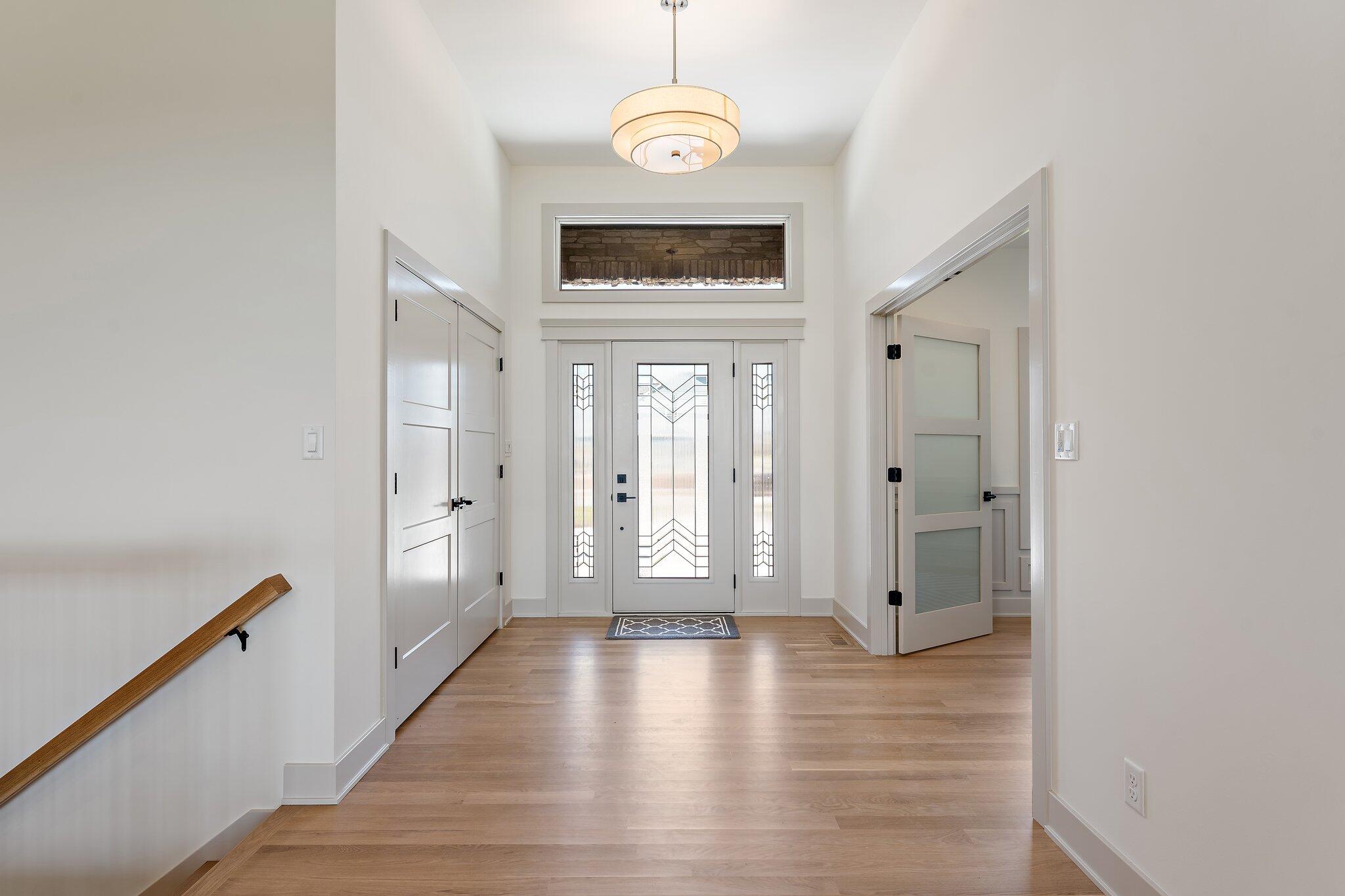 444 Donna Drive Munster, IN 46321 - Photo 5 of 63 2048x1365