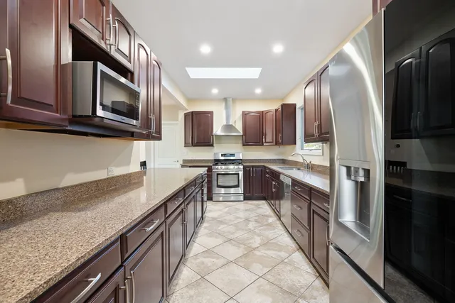 $425,000 | 9535 South Fairfield Avenue, Evergreen Park, IL 60805