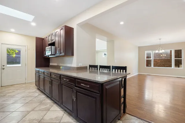 $425,000 | 9535 South Fairfield Avenue, Evergreen Park, IL 60805