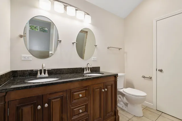 $425,000 | 9535 South Fairfield Avenue, Evergreen Park, IL 60805