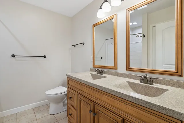 $425,000 | 9535 South Fairfield Avenue, Evergreen Park, IL 60805