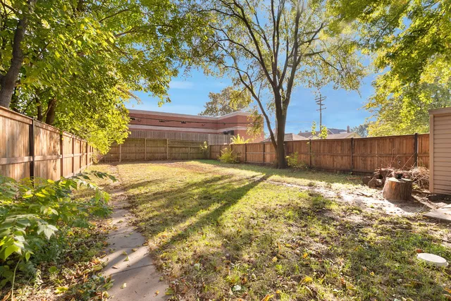 $425,000 | 9535 South Fairfield Avenue, Evergreen Park, IL 60805