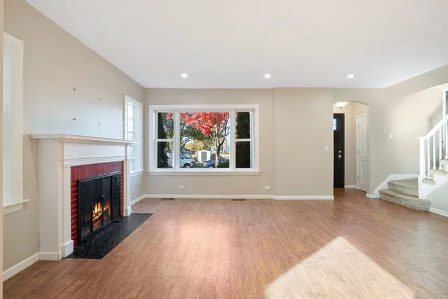 $425,000 | 9535 South Fairfield Avenue, Evergreen Park, IL 60805