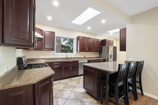 $425,000 | 9535 South Fairfield Avenue, Evergreen Park, IL 60805