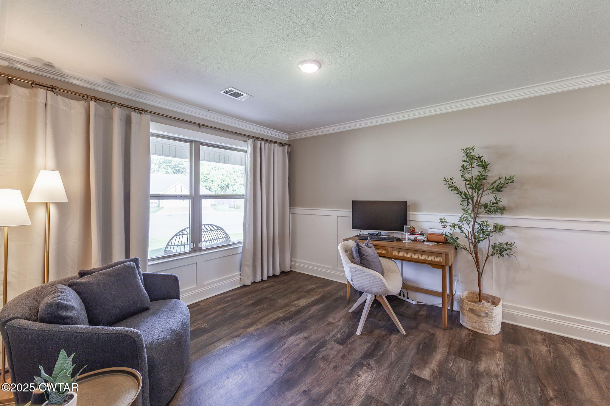 105 Fawn Ridge Lane Medina, TN 38355 - Photo 10 of 40 a living room with furniture and a potted plant
