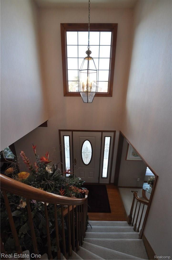 1066 Grandview Drive Rochester, MI 48306 - Photo 4 of 30 4.JPG