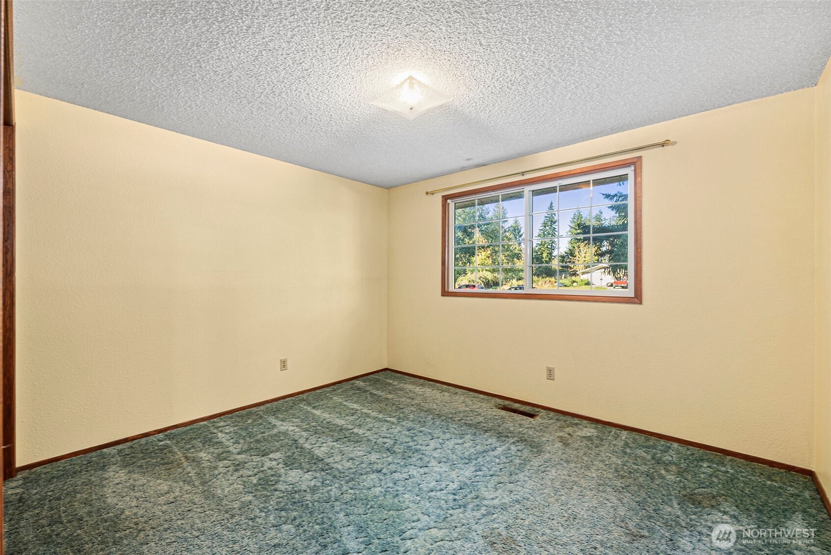 8112 266th Street East Graham, WA 98338 - Photo 24 of 40 an empty room with windows