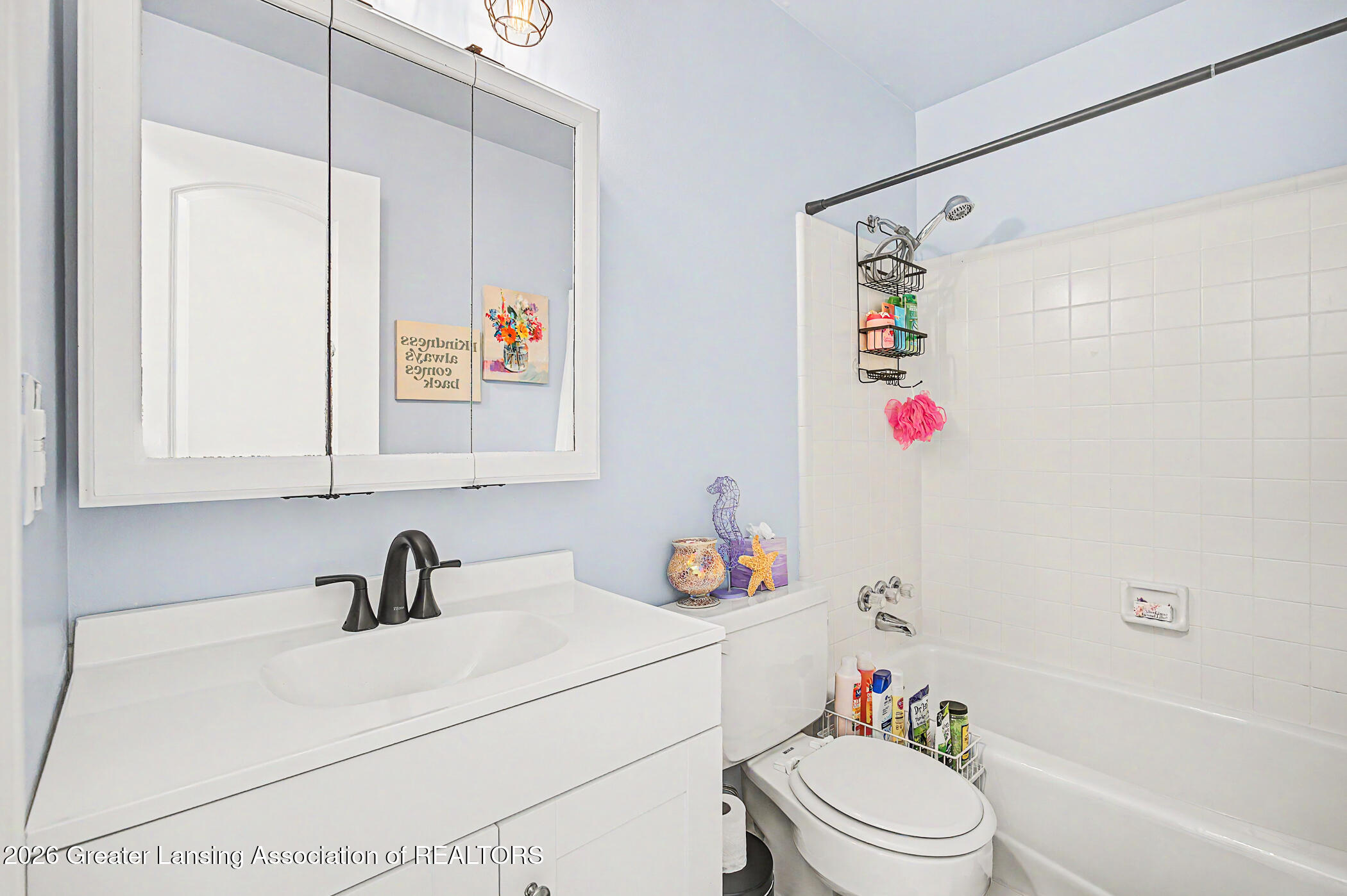 2059 La Mer Lane, Unit 17 Haslett, MI 48840 - Photo 21 of 48 Bathroom