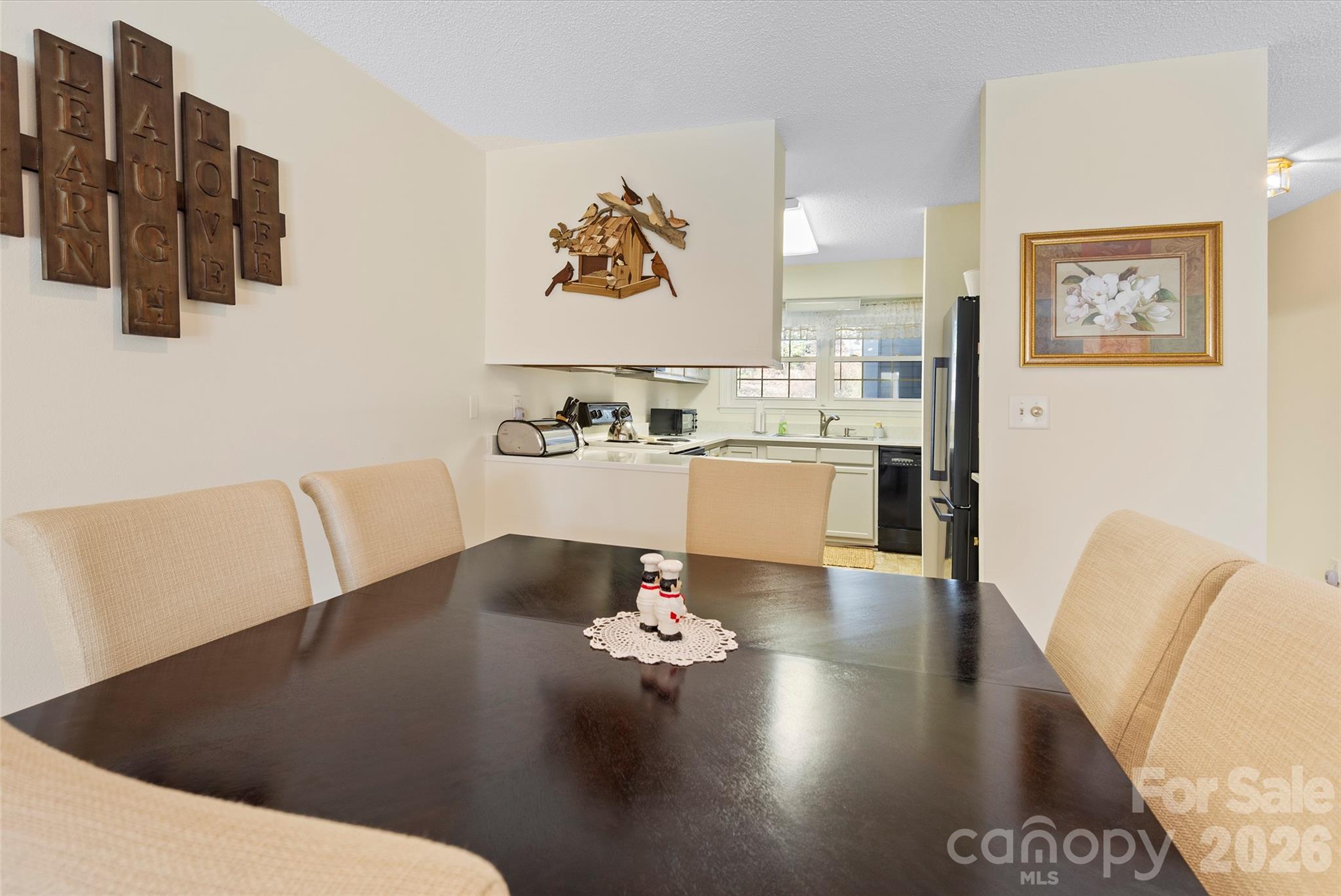 116 Lakeview Court Brevard, NC 28712 - Photo 9 of 43 a living room with furniture