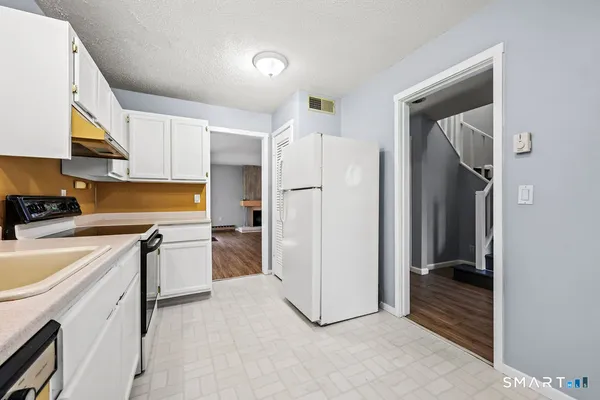 $2,250 | 6 Heritage Drive, Unit 6, Avon, CT 06001