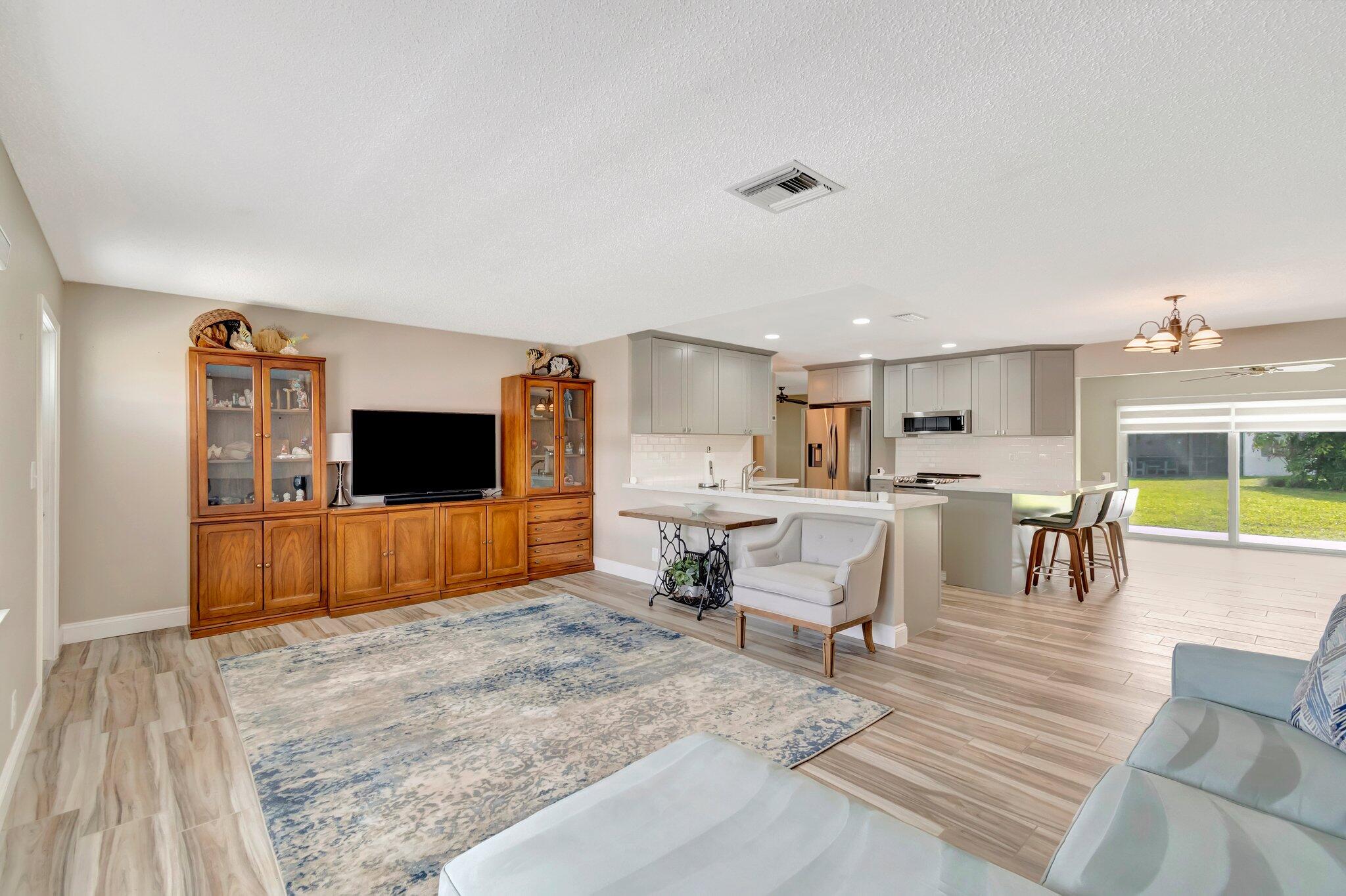 2012 Southwest 15th Street Boynton Beach, FL 33426 - Photo 4 of 54 9-web-or-mls-DSC_6280