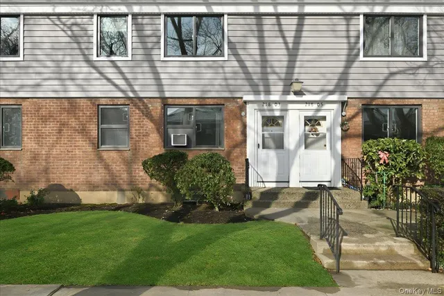 $385,000 | 218-03 68th Avenue, Unit 1 | Oakland Gardens