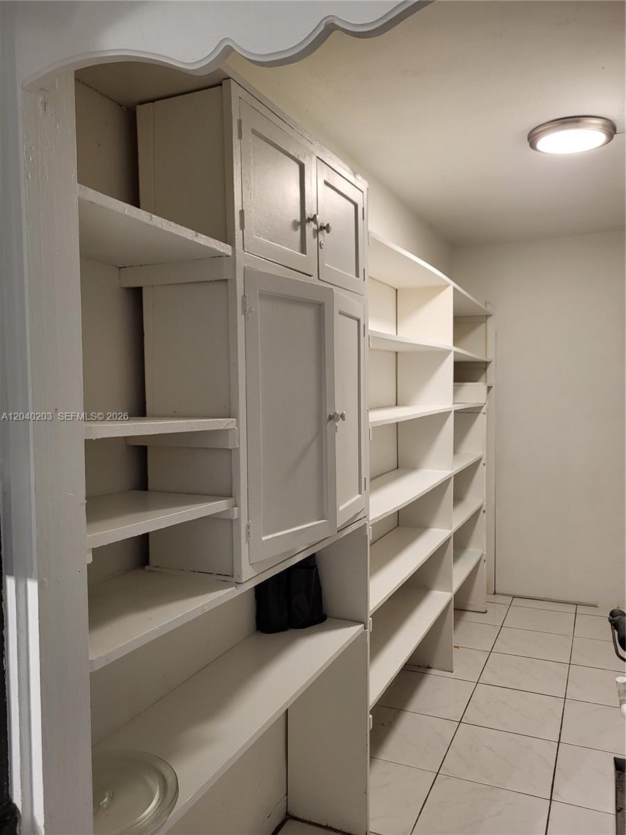 5200 Southwest 89th Place Miami, FL 33165 - Photo 10 of 25