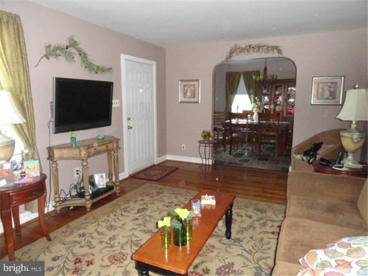 439 Tasker Avenue Folsom, PA 19033 - Photo 6 of 25 Gallery Image 6
