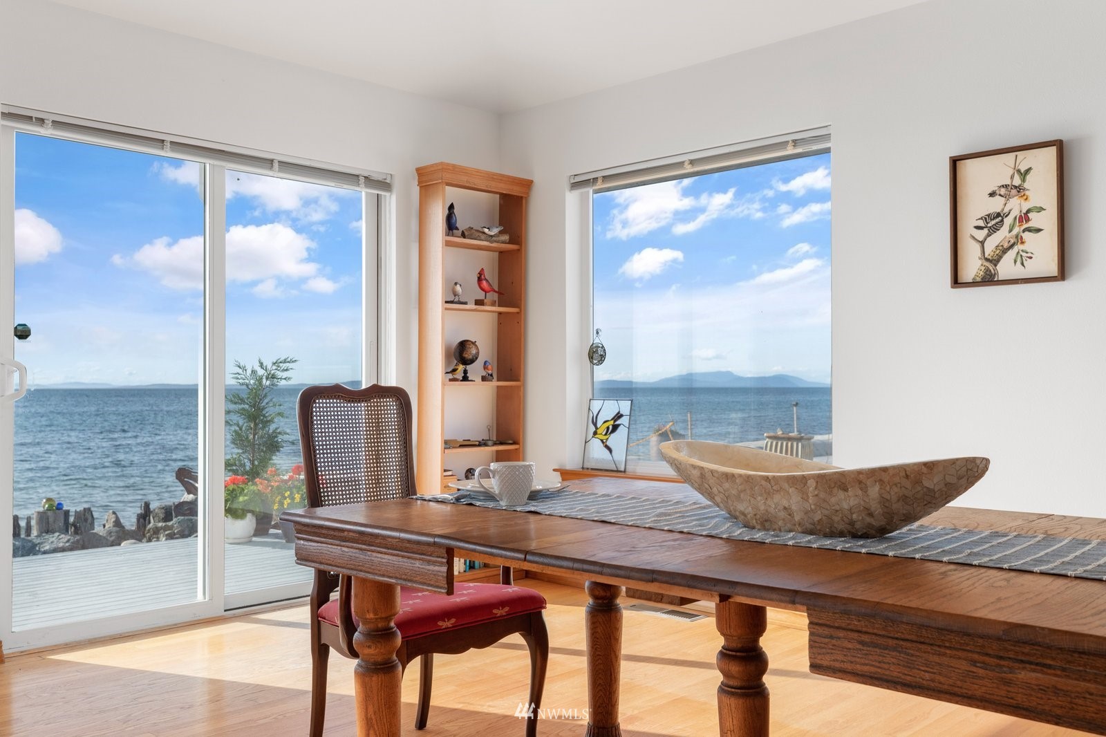 2585 West Beach Road Oak Harbor, WA 98277 - Photo 11 of 38 a dining room with furniture and window