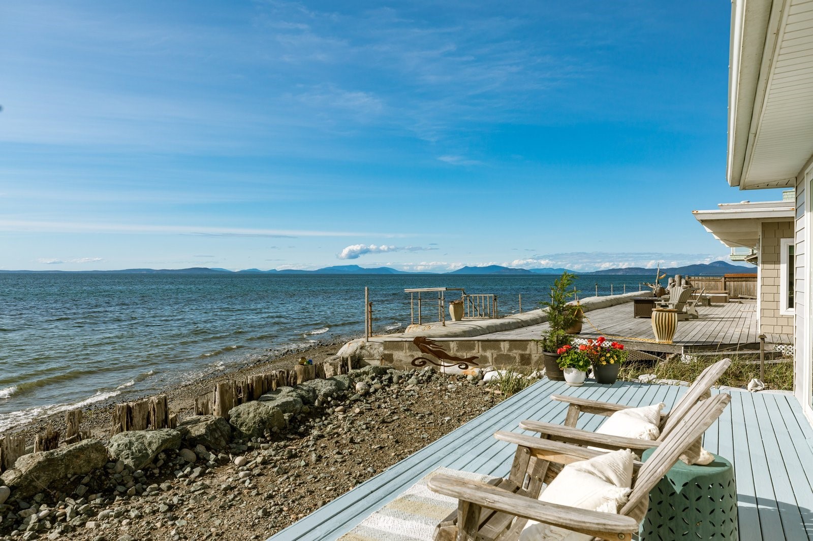 2585 West Beach Road Oak Harbor, WA 98277 - Photo 20 of 38 a view of a city from a terrace