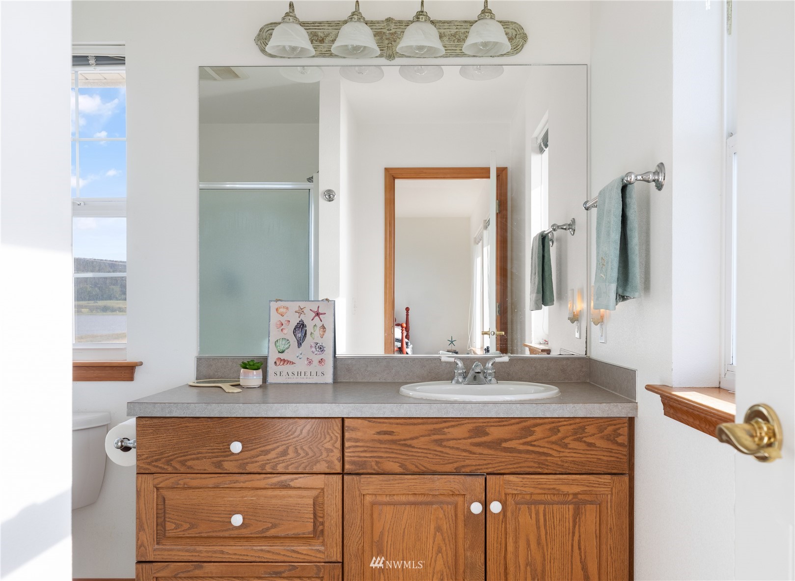 2585 West Beach Road Oak Harbor, WA 98277 - Photo 27 of 38 a bathroom with a sink and a mirror