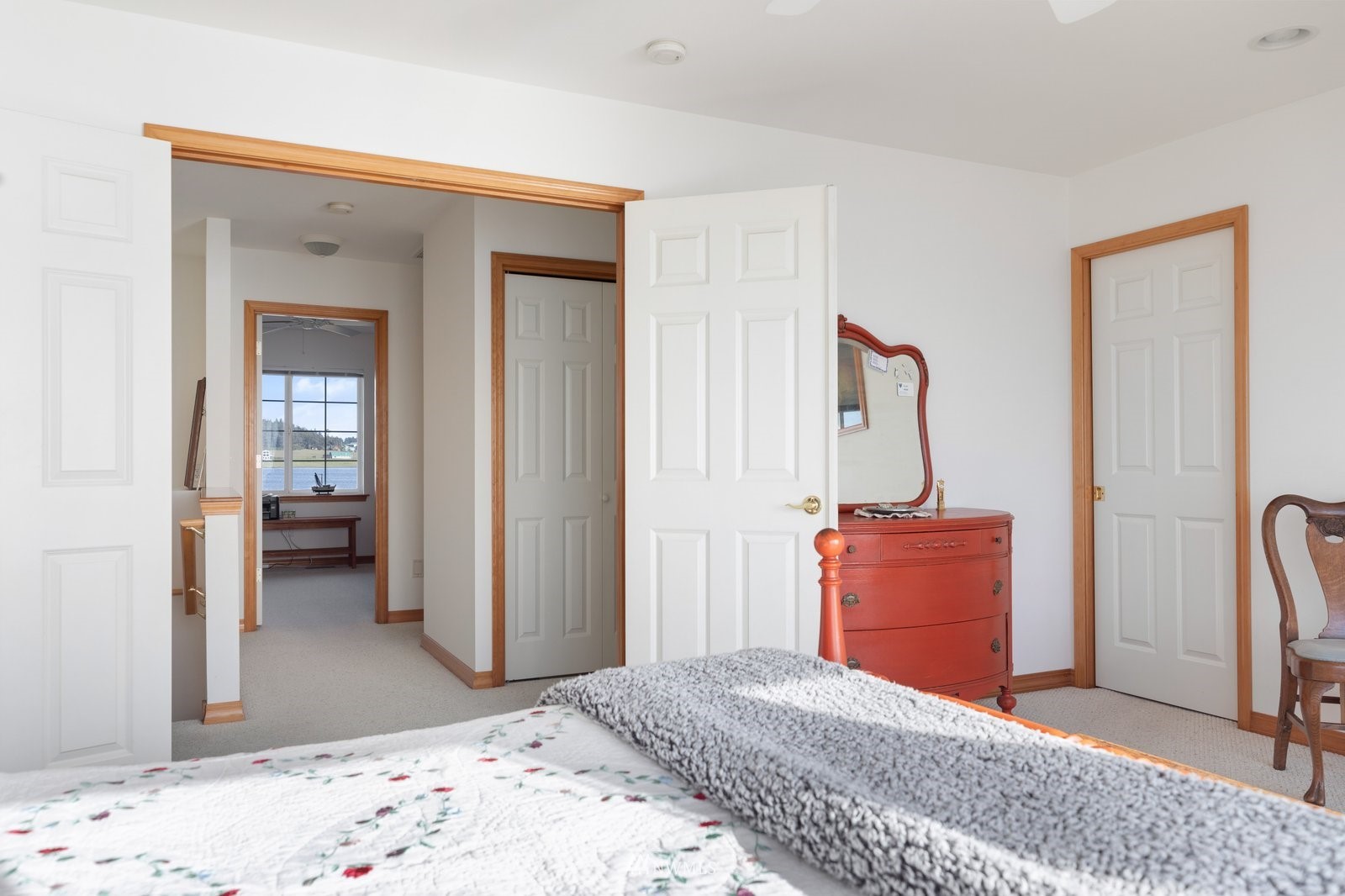 2585 West Beach Road Oak Harbor, WA 98277 - Photo 28 of 38 a bedroom with a bed and a dresser