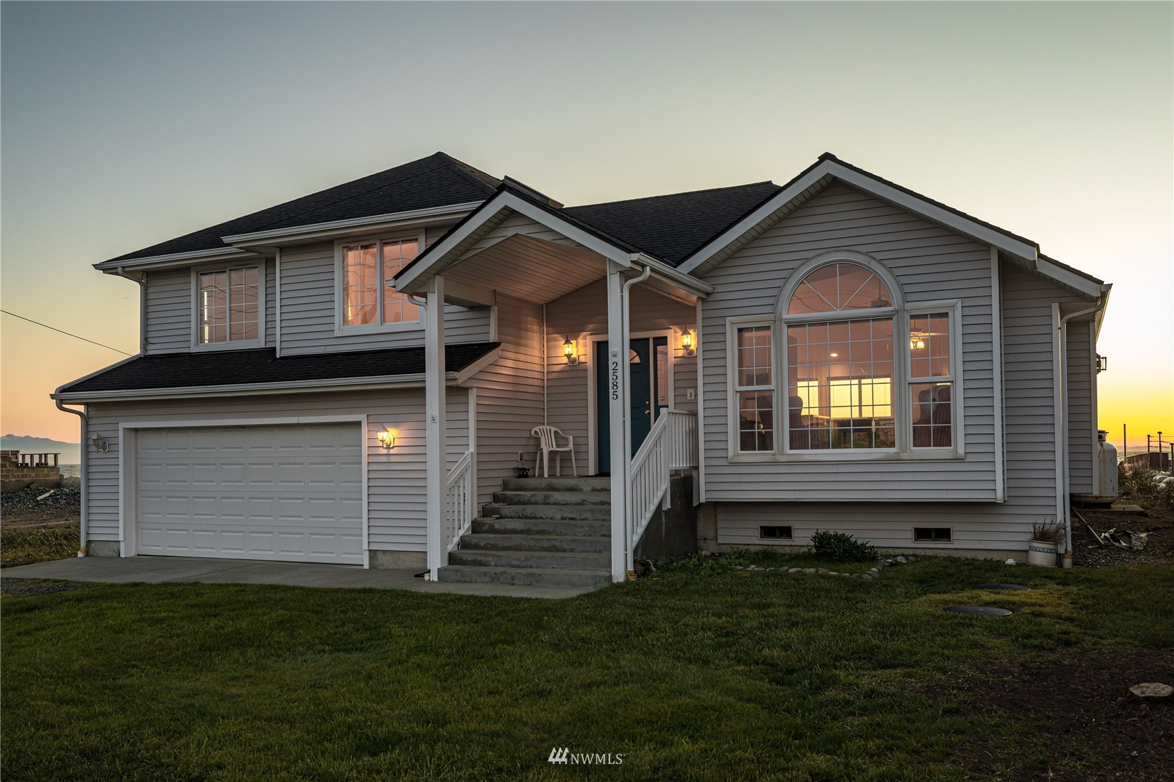 2585 West Beach Road Oak Harbor, WA 98277 - Photo 38 of 38 a front view of a house with a yard